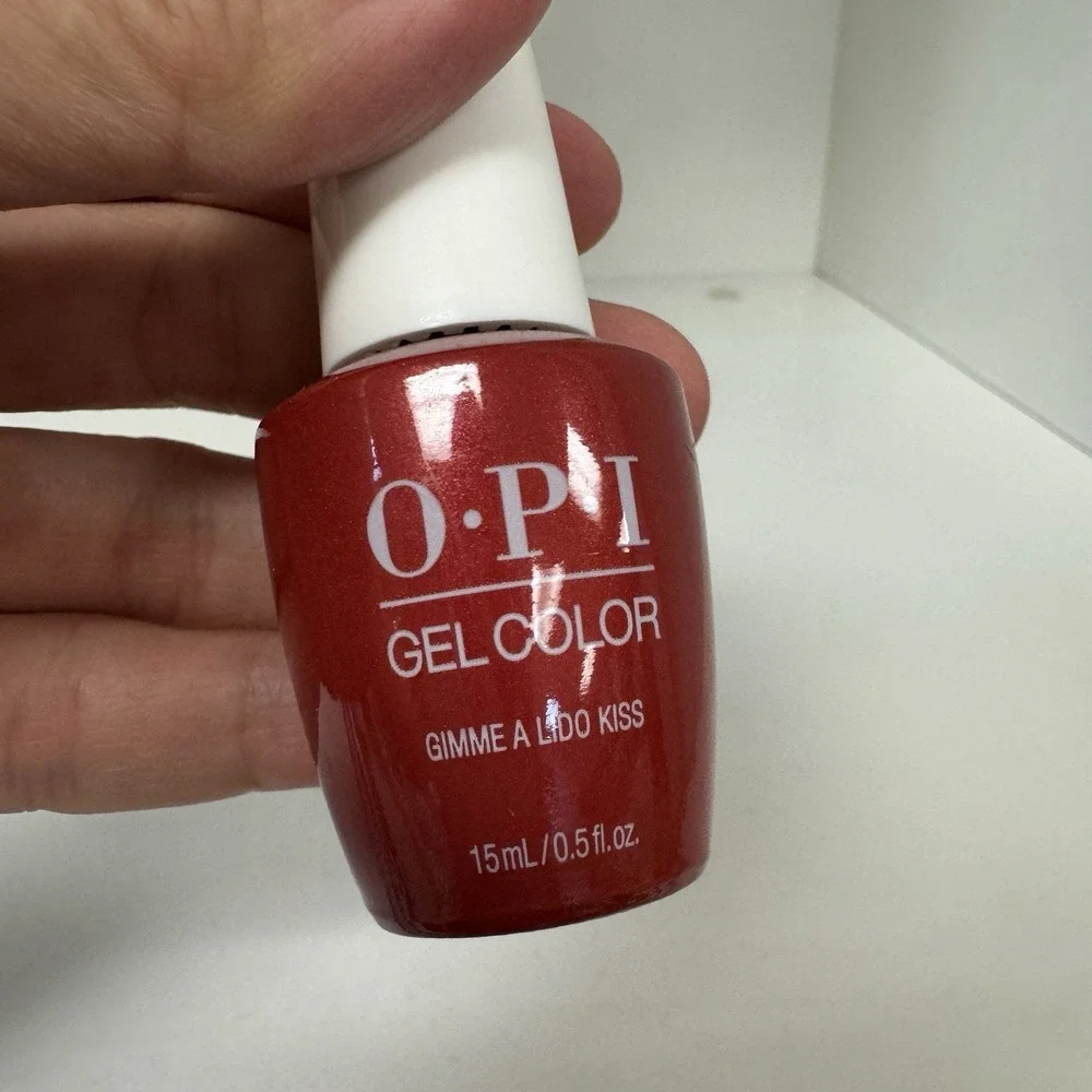 OPI Soak Off Gel Nail Polish GC V30 Gimme a Lido Kiss 0.5oz Red